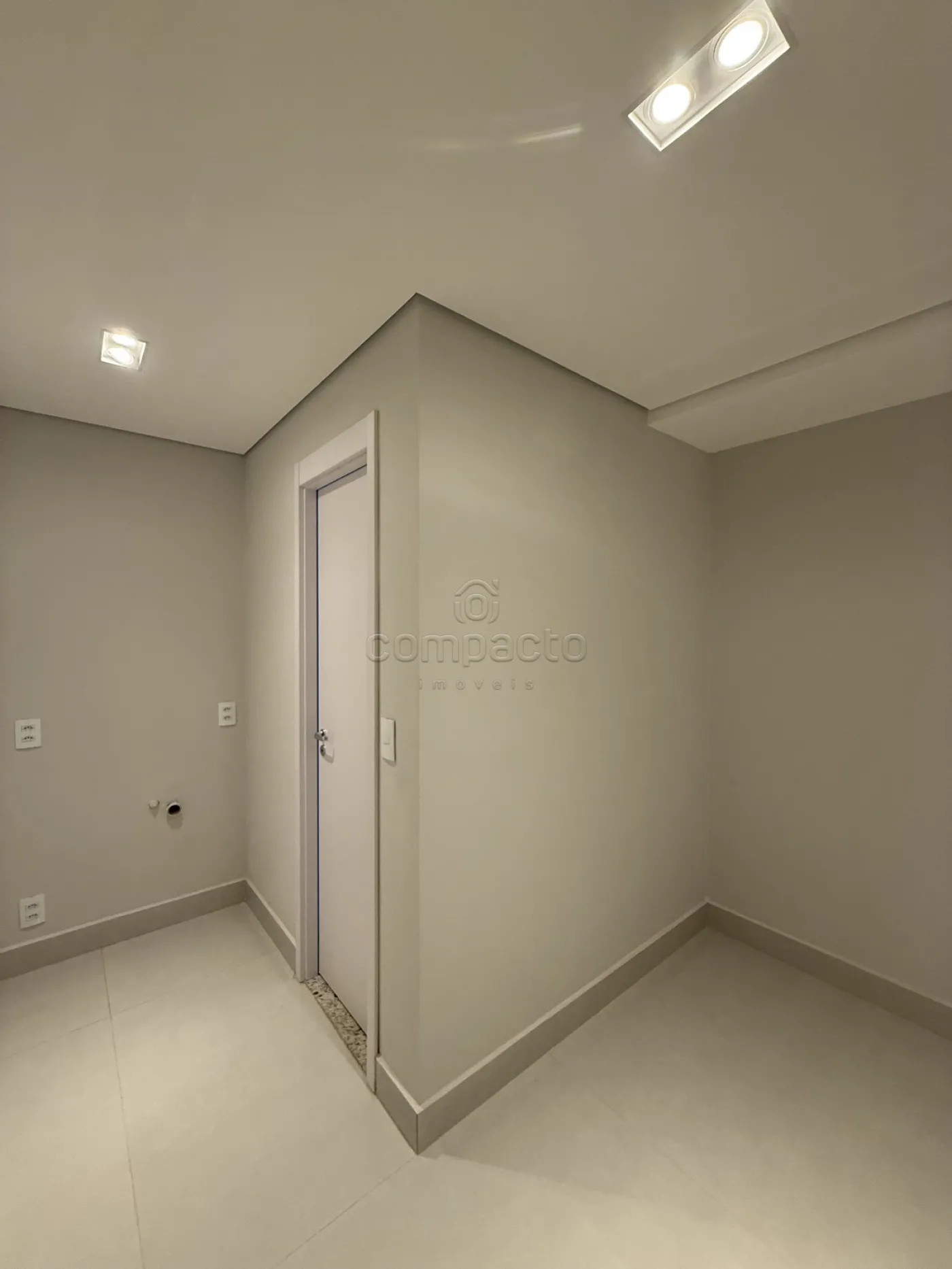 Alugar Comercial / SalaLoja Condom&iacute;nio em S&atilde;o Jos&eacute; do Rio Preto R$ 4.500,00 - Foto 6