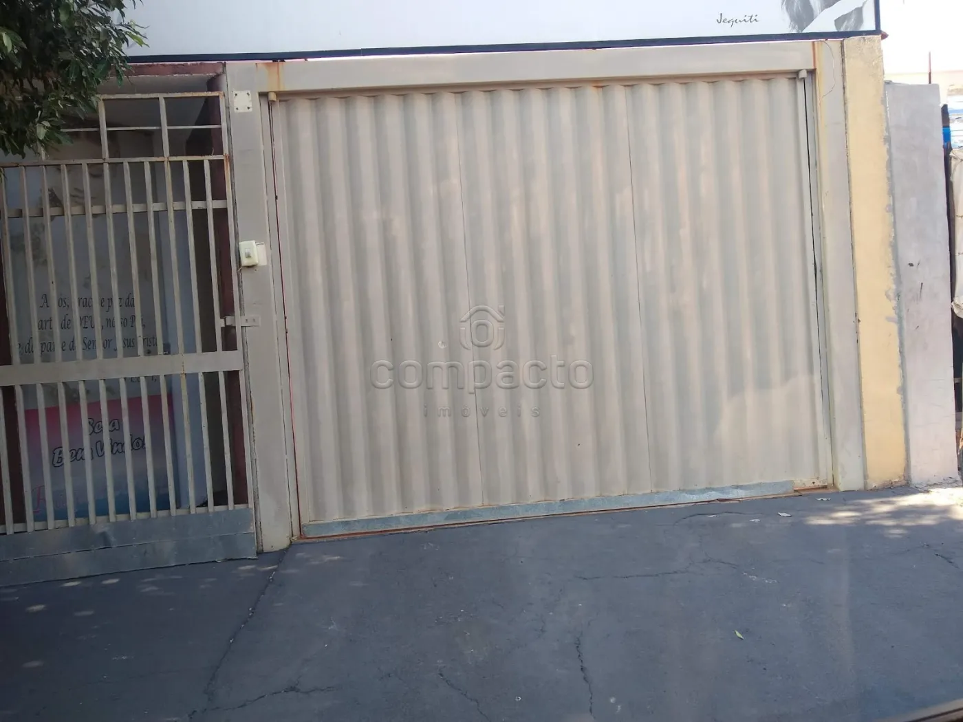 Casa com Salão Comercial | Excelente para Moradia e Renda