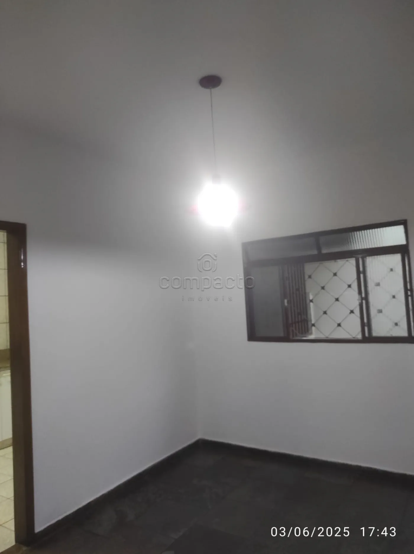 Casa 2 Dormitórios | 80m² | 2 Vagas de Garagem