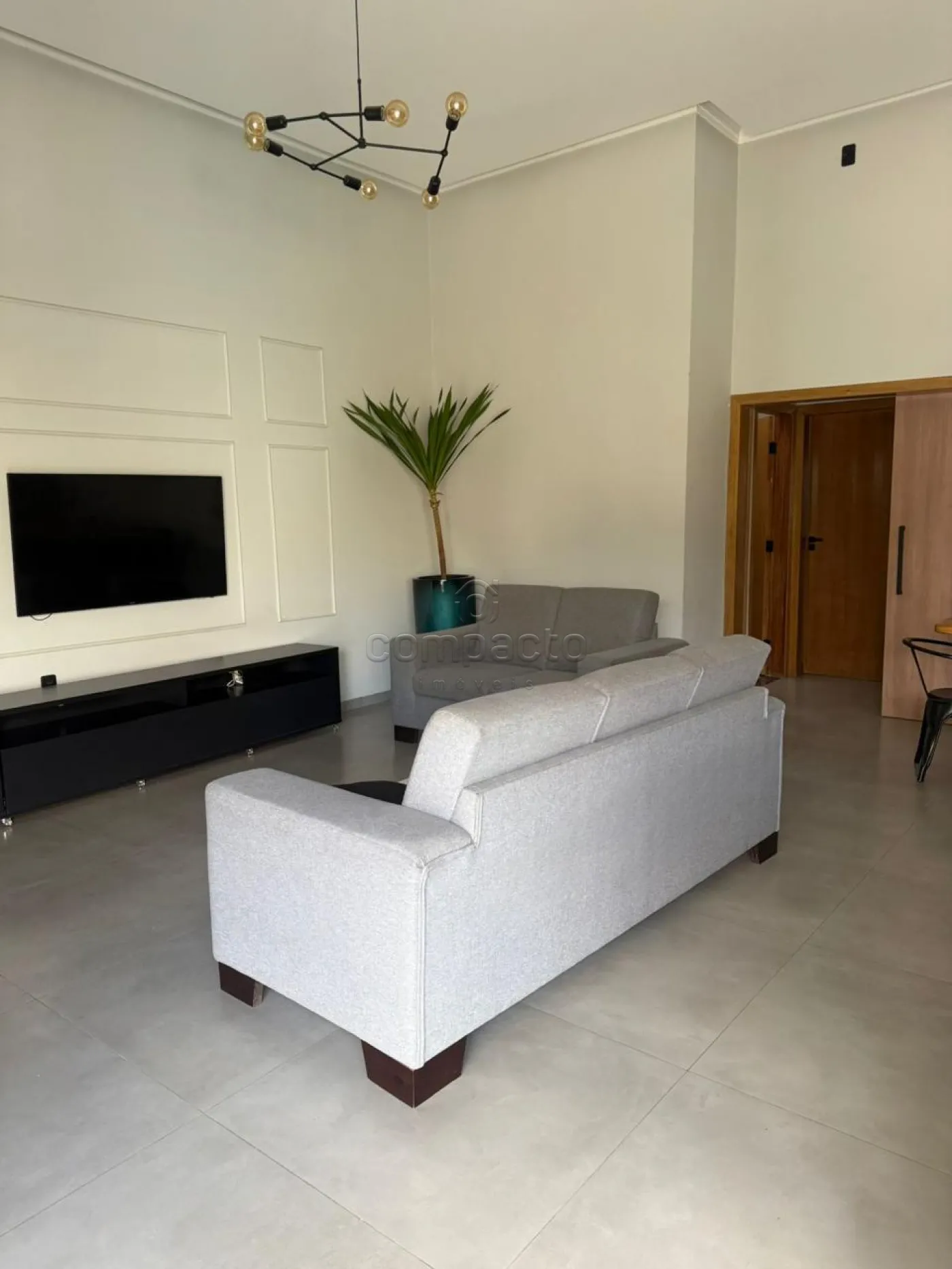 Casa 3 Dormitórios | 1 Suíte com Closet | Piscina | 160m² de Construção