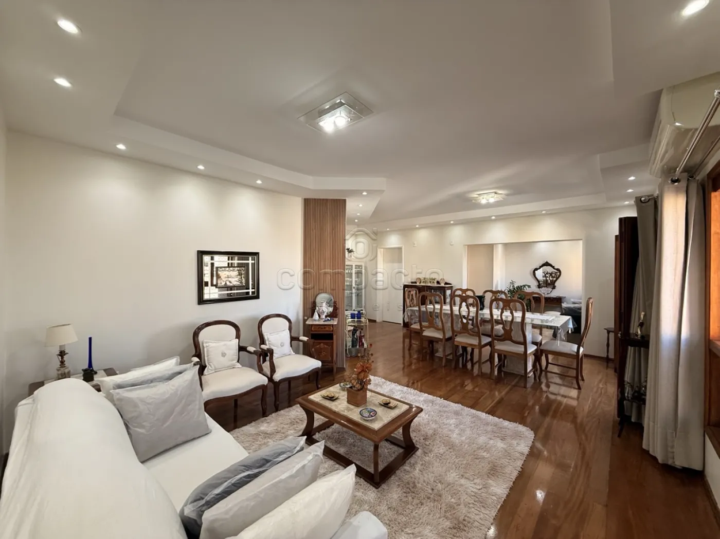 Apartamento Amplo e Modernizado | 150m² | 2 Dormitórios | 1 Suíte | Escritório | 2 Vagas