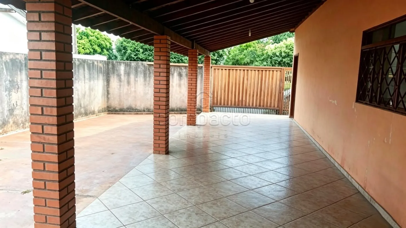 Casa | 2 Dormitórios | 3 Vagas de Garagem | Cedral