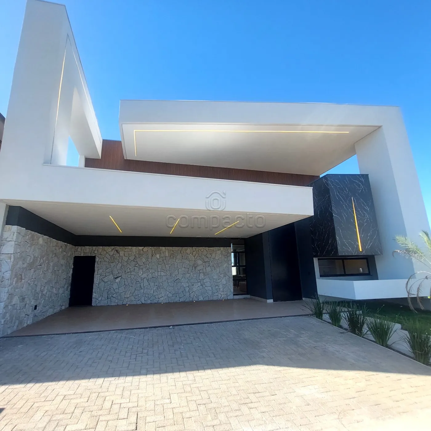 Casa Alto Padrão 3 Suítes | 3 Vagas | Zona Sul
