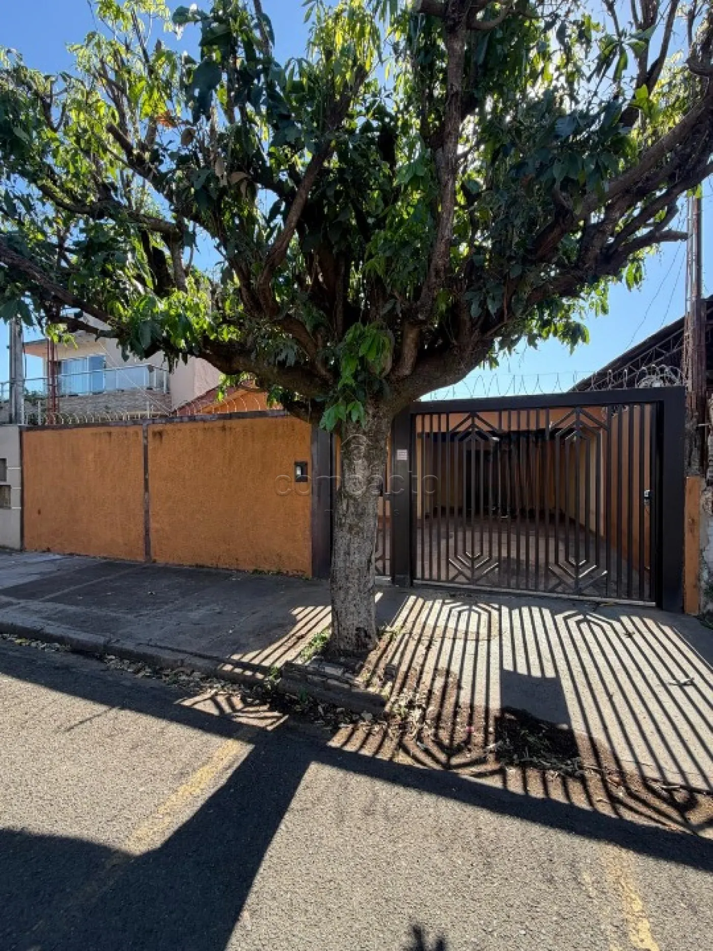 Casa para Locação | 4 Quartos | 2 Banheiros | 2 Vagas