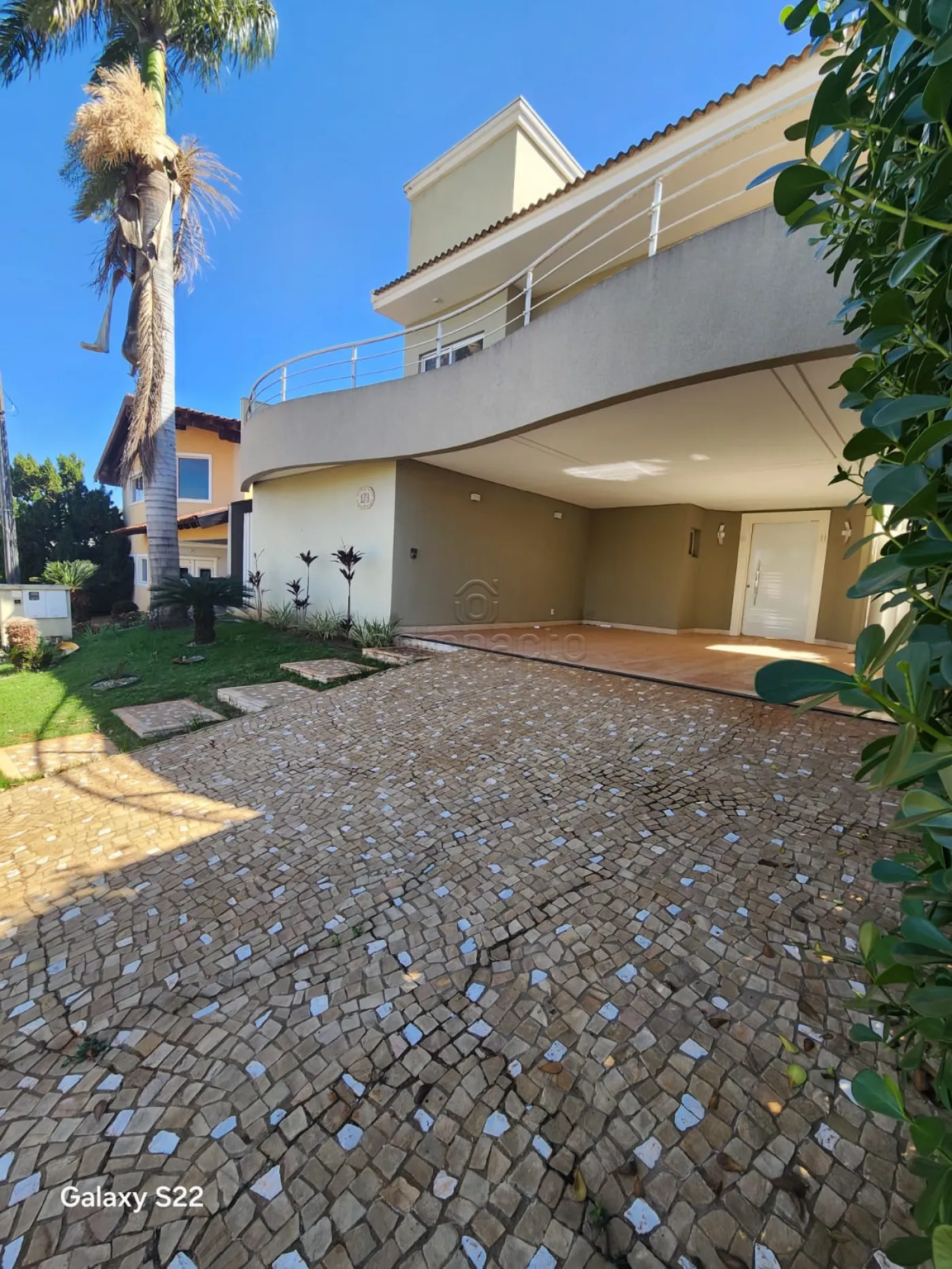 Casa para Venda e Locação | 4 Apartamentos | 6 Banheiros | 4 Vagas | Zona Leste