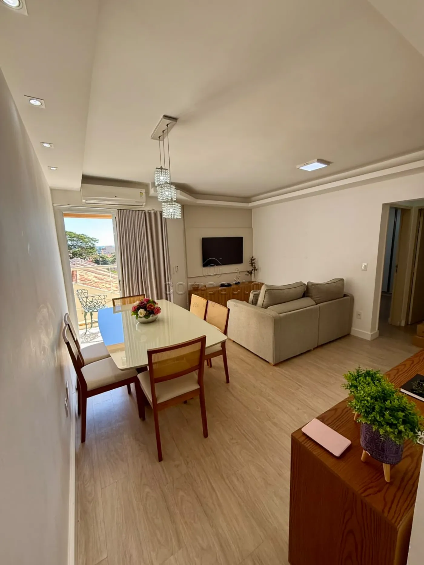 Apartamento 77 m² | 2 Dormitórios (1 Suíte) | Sacada | 1 Vaga