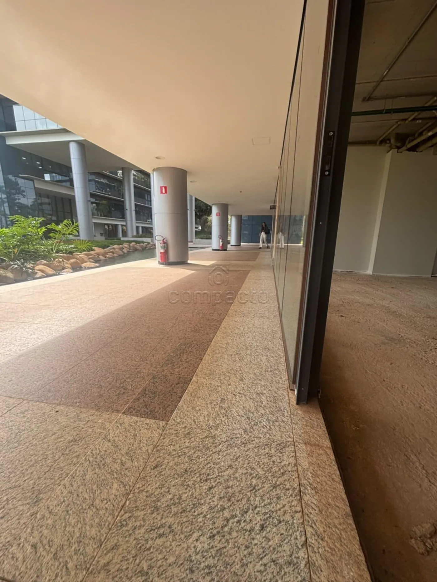 Alugar Comercial / SalaLoja Condom&iacute;nio em S&atilde;o Jos&eacute; do Rio Preto R$ 10.000,00 - Foto 12