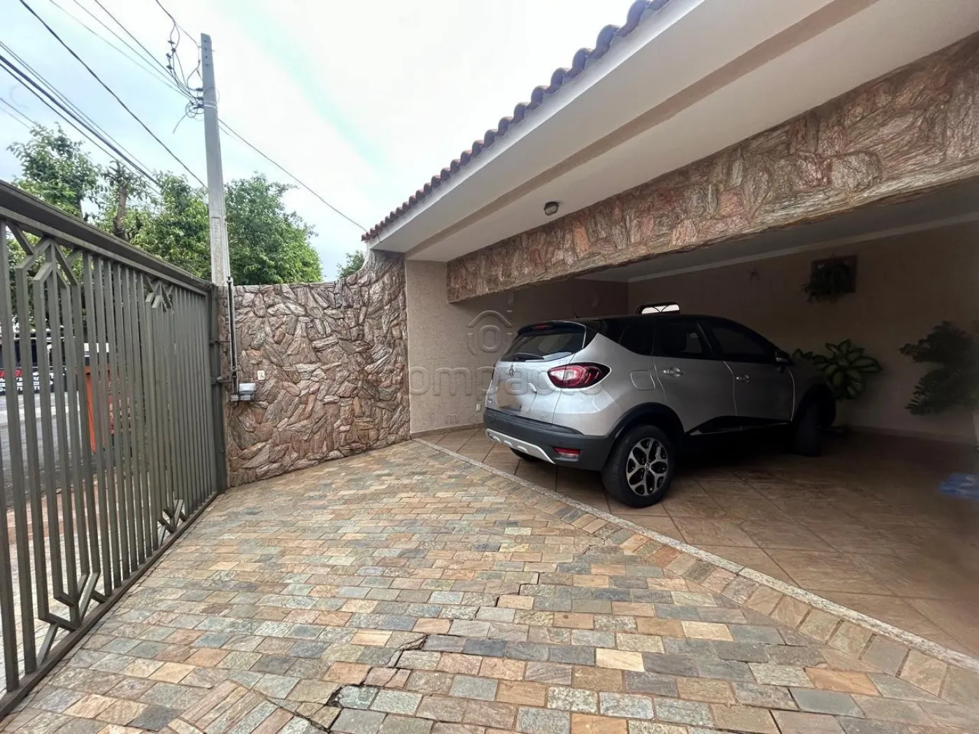 Casa com 418 m² de Terreno | 3 Quartos | Edícula Completa | Amplos Ambientes