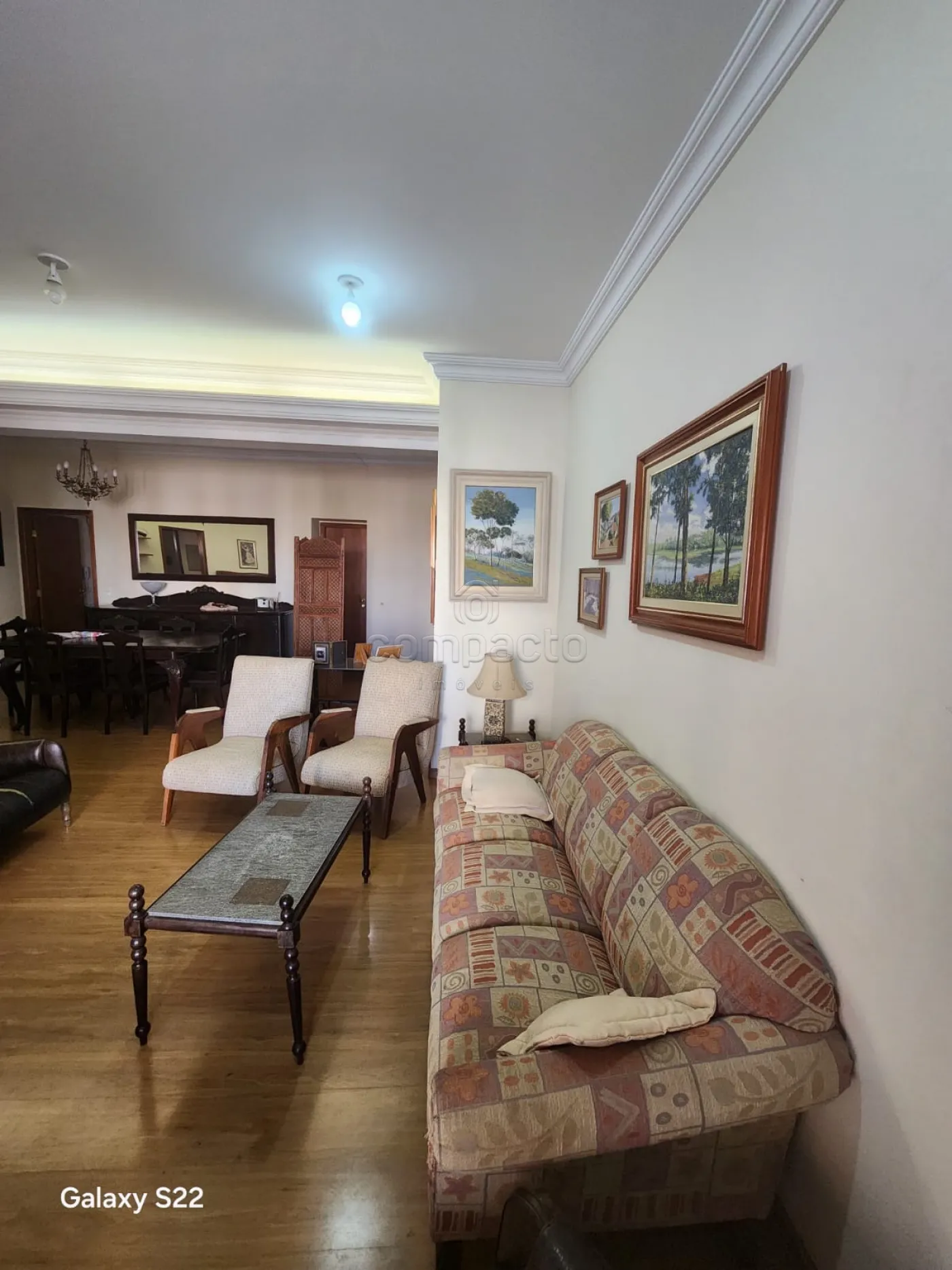 Apartamento 3 Dormitórios (1 Suíte) | Garagem | Sacada | Região Central