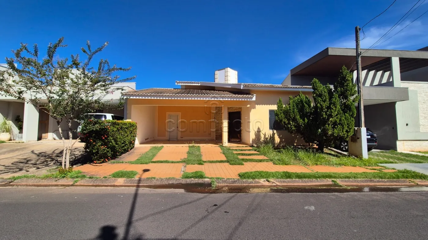 Casa em Condomínio Fechado | 3 Suítes | 200 m² de Construção | Segurança 24h | Lazer Completo