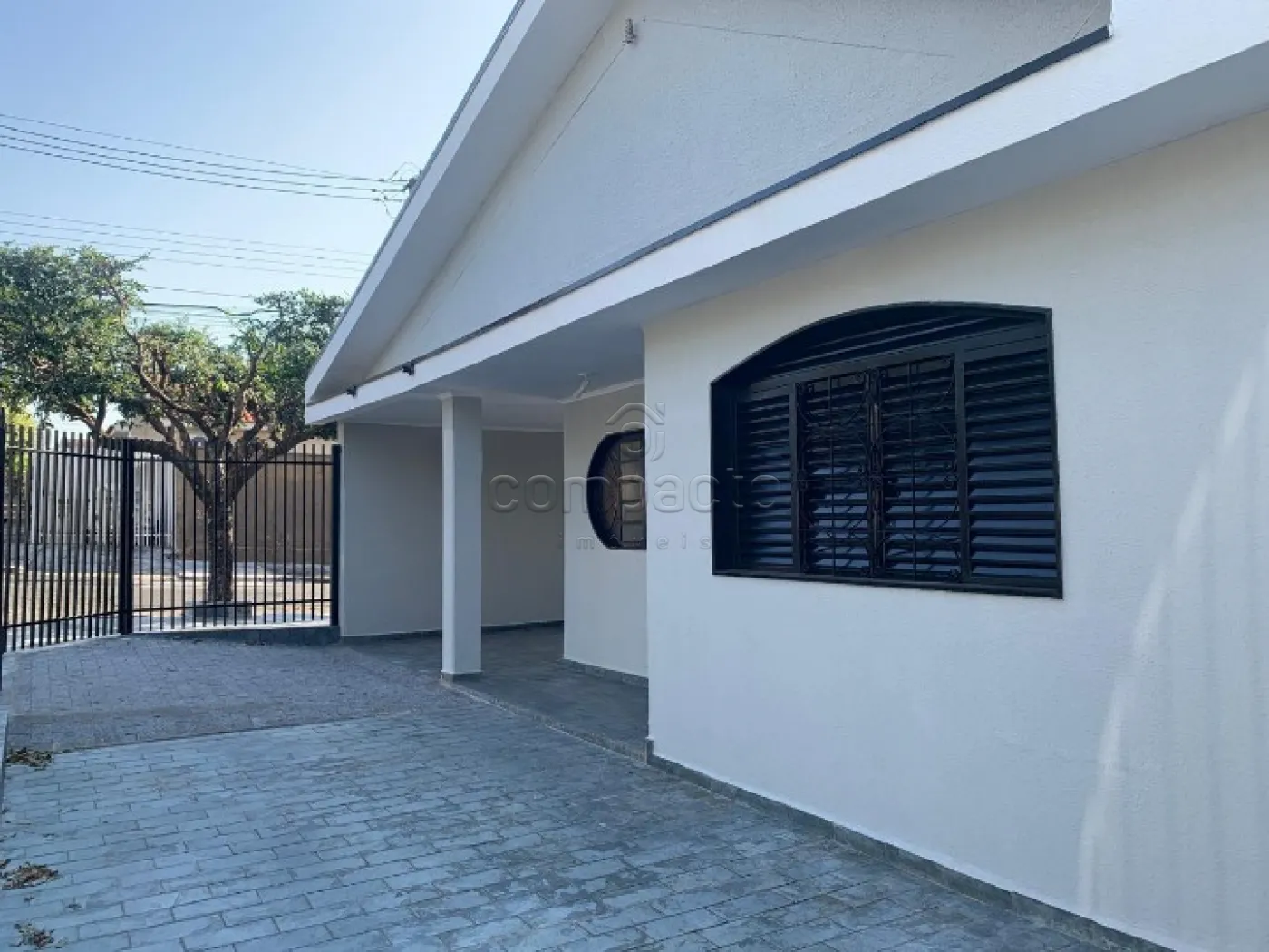 Casa com 2 Quartos | 2 Vagas | Bairro Jardim Santa Catarina