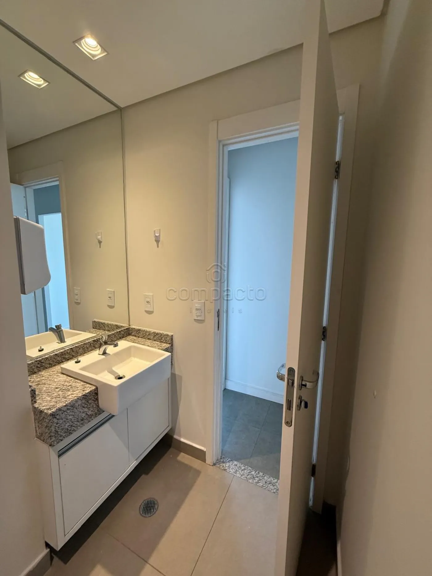 Alugar Comercial / SalaLoja Condom&iacute;nio em S&atilde;o Jos&eacute; do Rio Preto R$ 8.500,00 - Foto 20