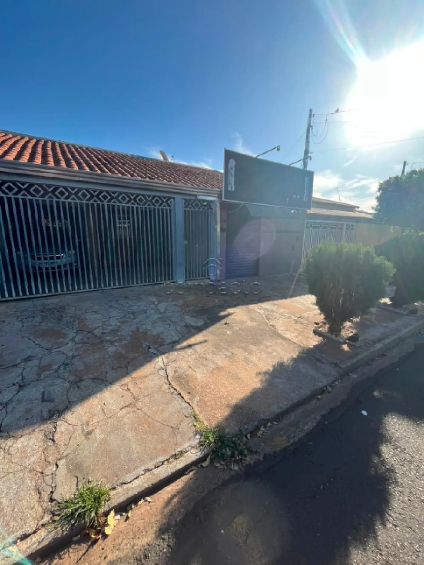 Casa com 2 Quartos | 3 Vagas | Bairro Solo Sagrado