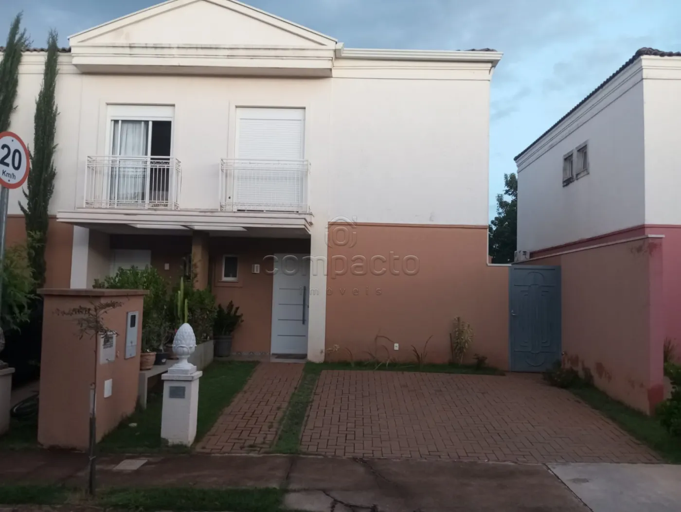 Sobrado em Condomínio Fechado | 3 Quartos | Suíte | Lazer Completo