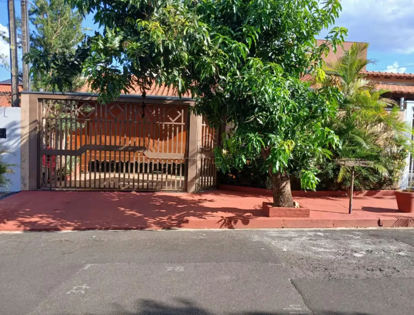 Casa com 3 Quartos | 2 Vagas | Bairro Residencial Nato Vetorasso