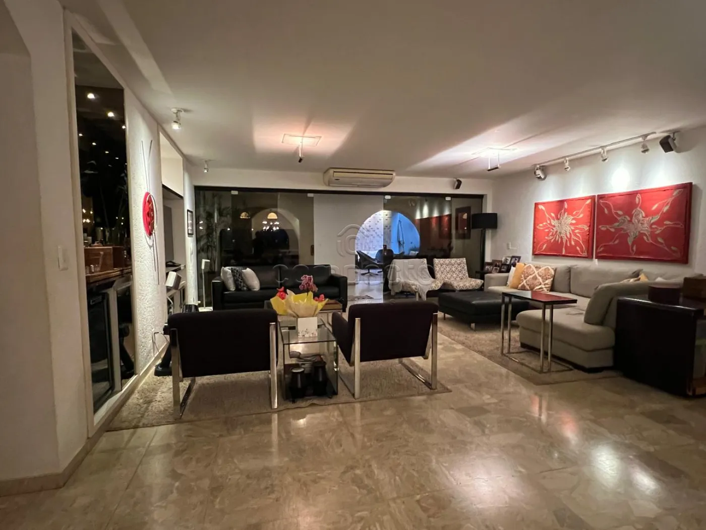 Imóvel Residencial/Comercial na Região Central | 4 Suítes | Piscina Aquecida | 6 Vagas