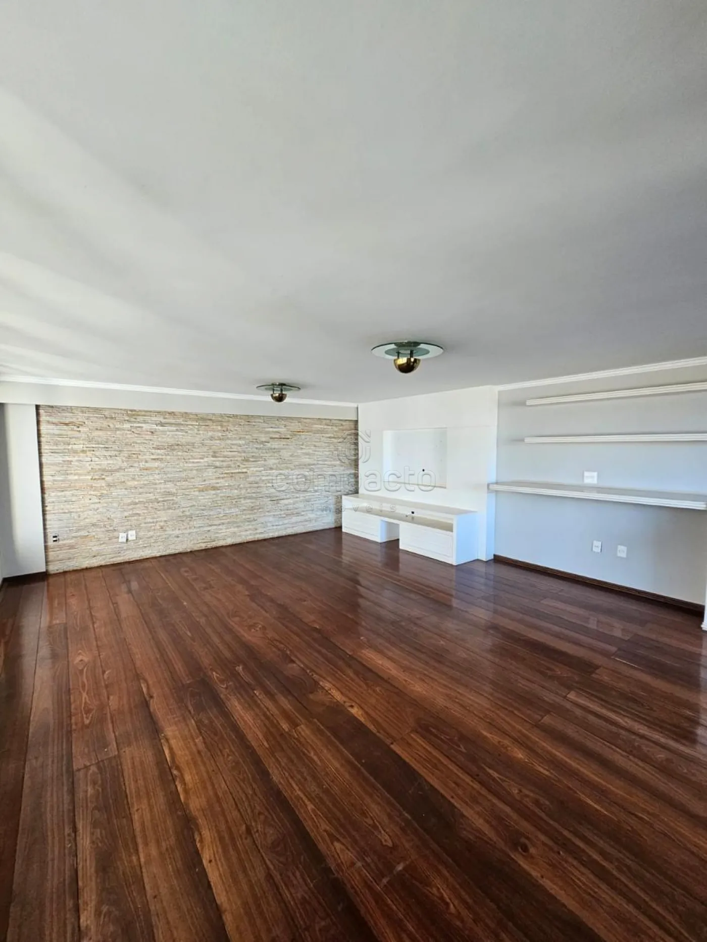Apartamento 4 Quartos (3 Suítes) | 2 Vagas | Centro
