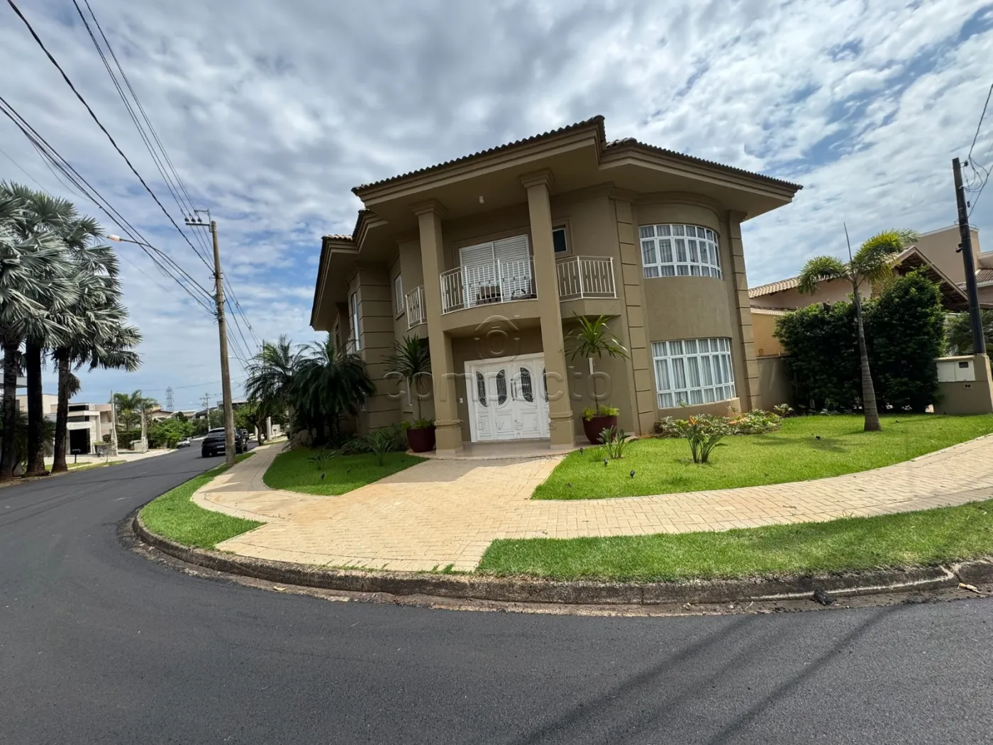 Casa em condomínio fechado | 3 Quartos (3 Suítes) | 3 Vagas