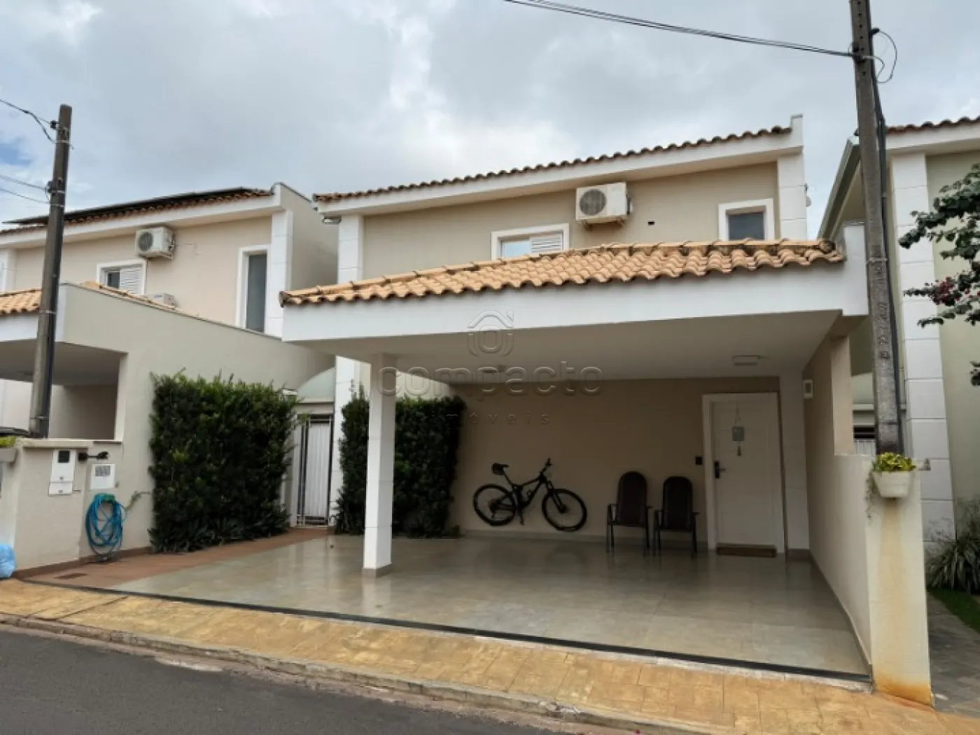 Sobrado com 3 Quartos | 3 Vagas | Bairro São Francisco | Lazer Completo