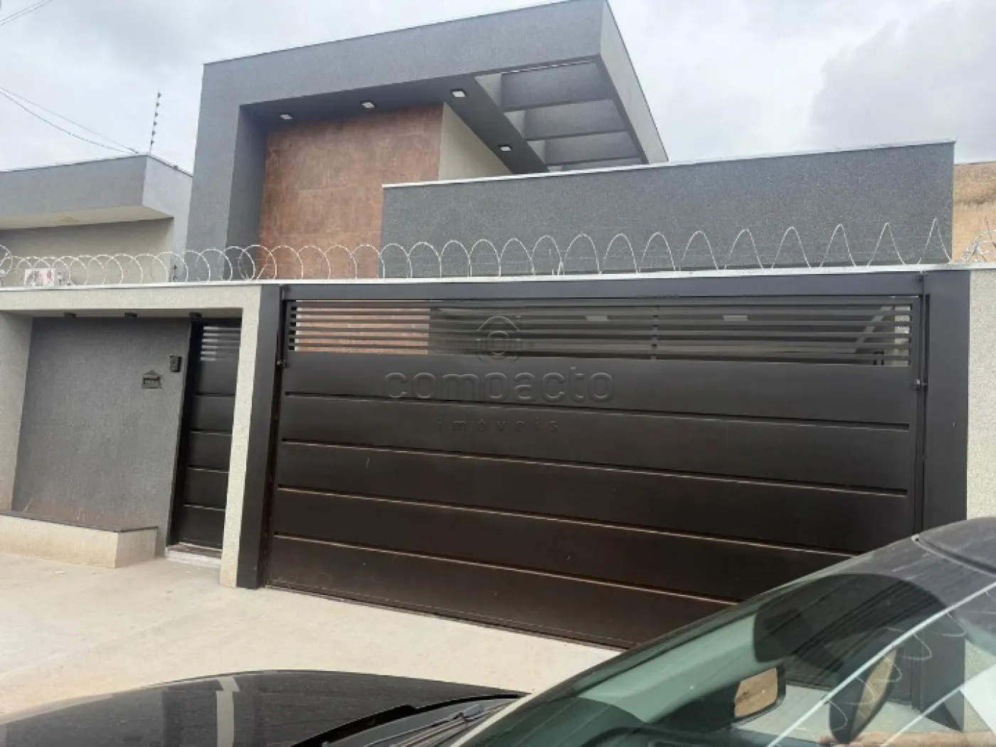 Casa com 3 Quartos | 2 Vagas | Bairro Parque Residencial J. Macedo