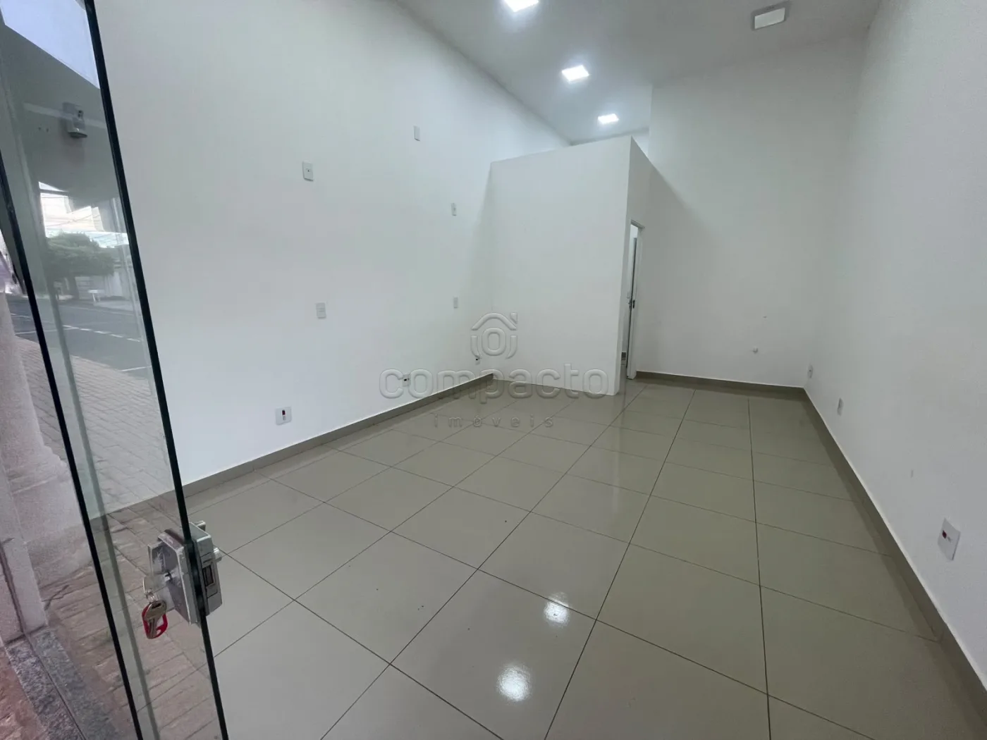 Alugar Comercial / Loja em Mirassol R$ 1.600,00 - Foto 13