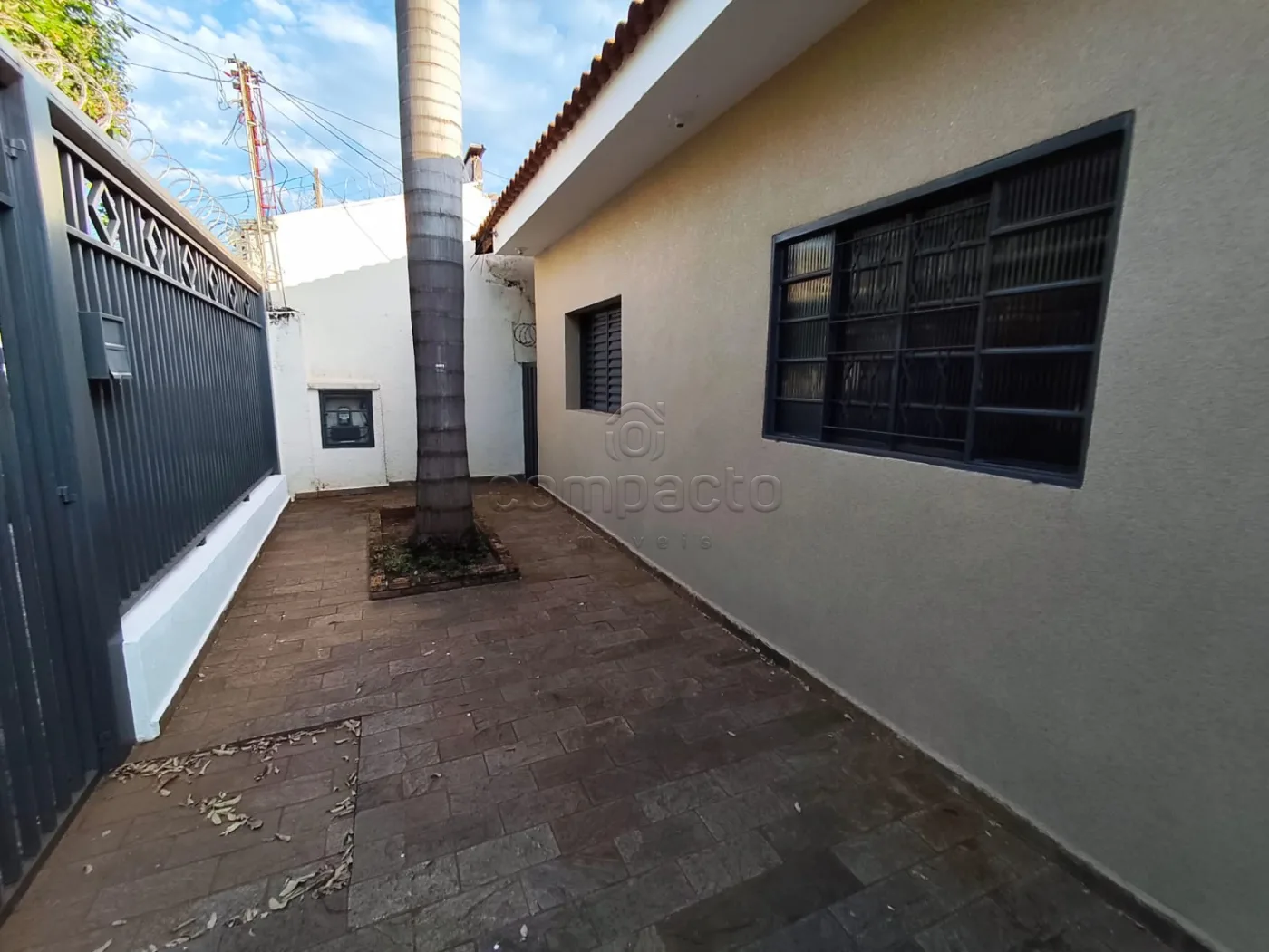 Alugar Casa / Padr&atilde;o em S&atilde;o Jos&eacute; do Rio Preto R$ 2.000,00 - Foto 1