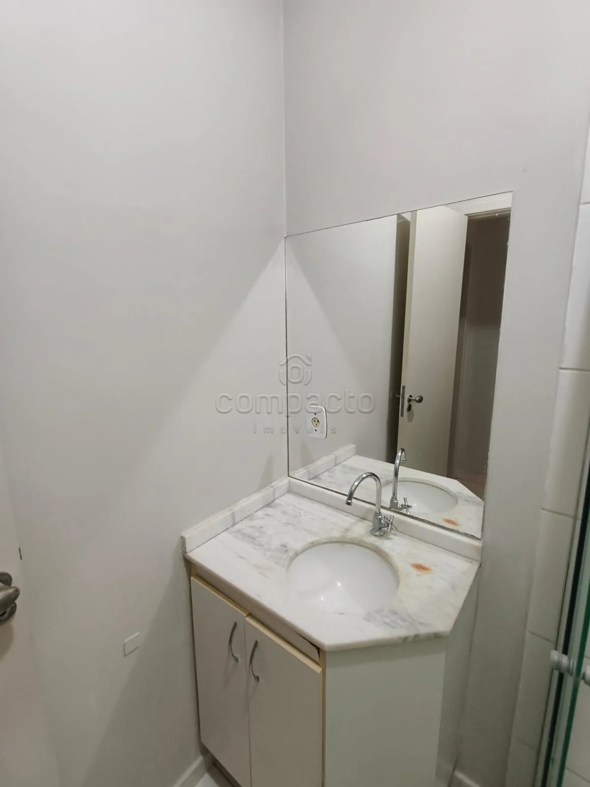 Alugar Casa / Condom&iacute;nio em S&atilde;o Jos&eacute; do Rio Preto R$ 1.900,00 - Foto 6