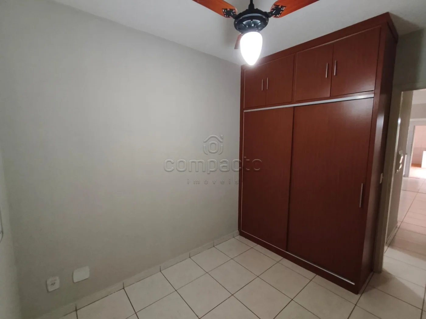 Alugar Casa / Condom&iacute;nio em S&atilde;o Jos&eacute; do Rio Preto R$ 1.900,00 - Foto 5