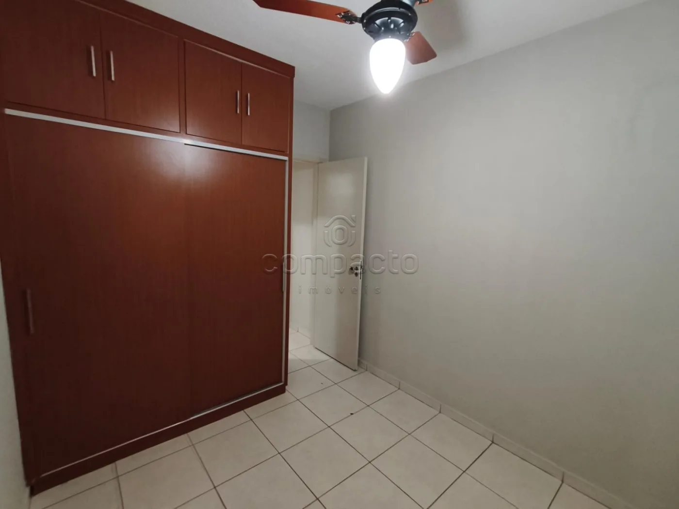 Alugar Casa / Condom&iacute;nio em S&atilde;o Jos&eacute; do Rio Preto R$ 1.900,00 - Foto 4