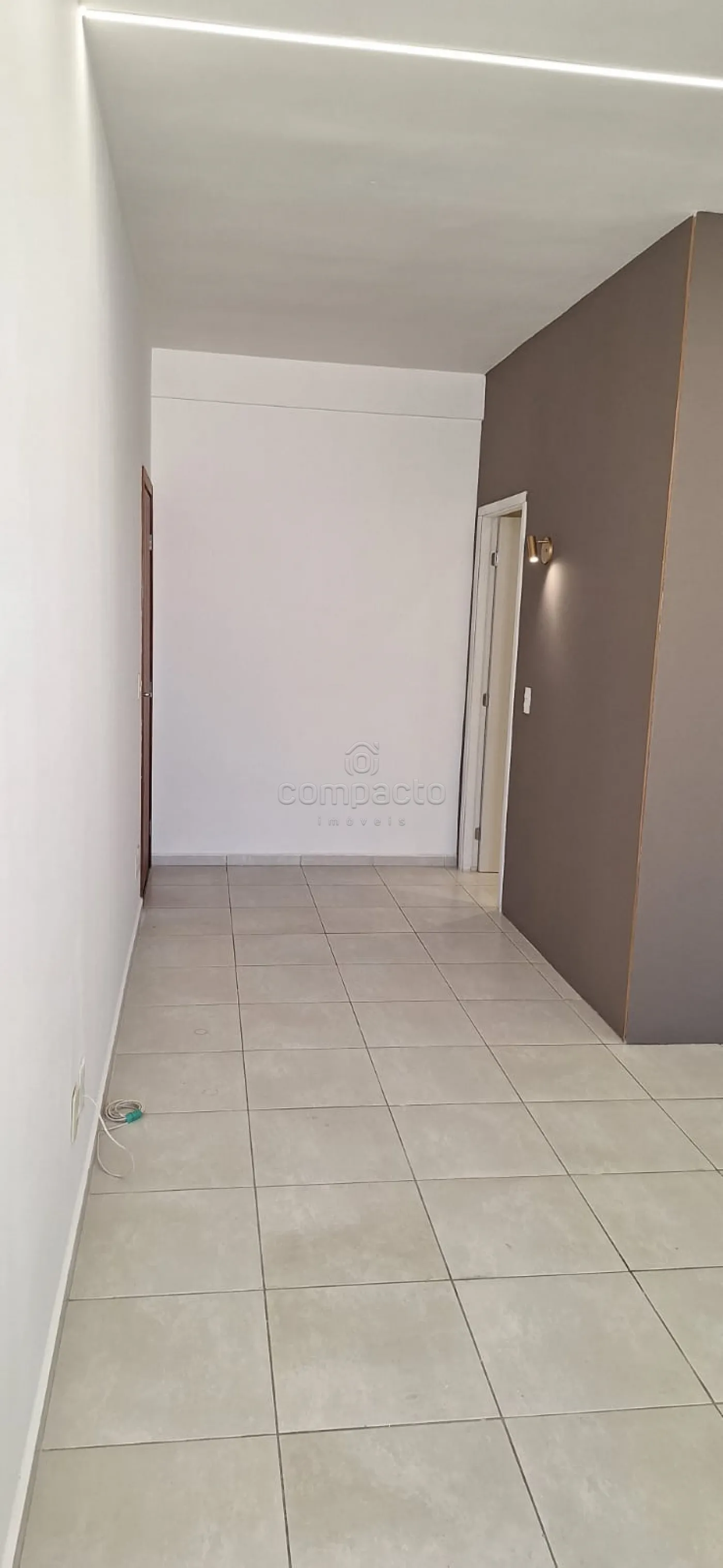 Alugar Comercial / SalaLoja Condom&iacute;nio em S&atilde;o Jos&eacute; do Rio Preto R$ 1.800,00 - Foto 1