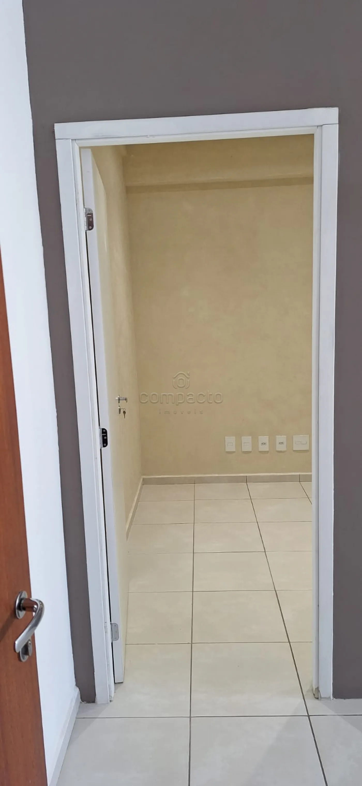 Alugar Comercial / SalaLoja Condom&iacute;nio em S&atilde;o Jos&eacute; do Rio Preto R$ 1.800,00 - Foto 8