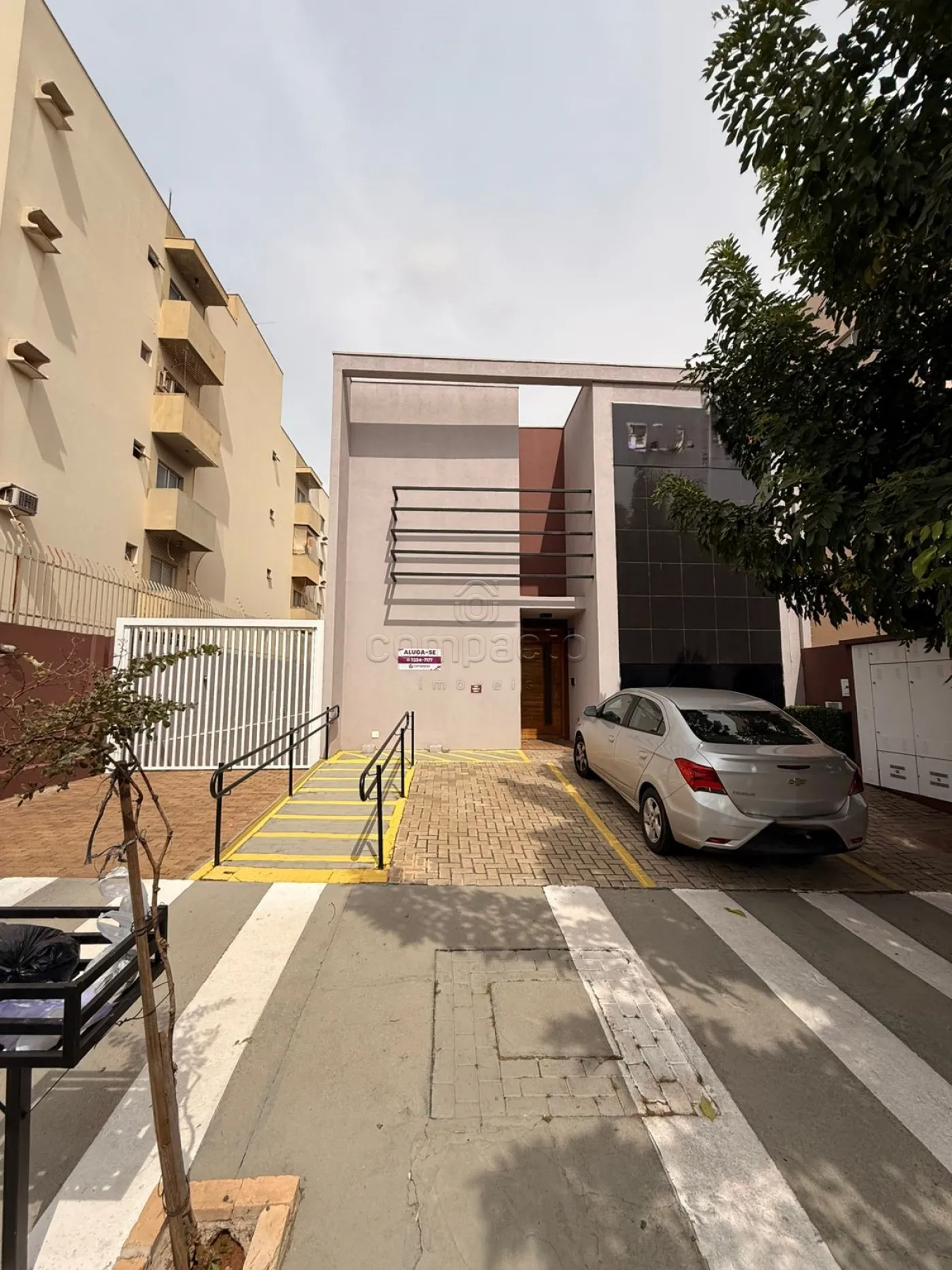 Alugar Comercial / SalaLoja Condom&iacute;nio em S&atilde;o Jos&eacute; do Rio Preto R$ 890,00 - Foto 1