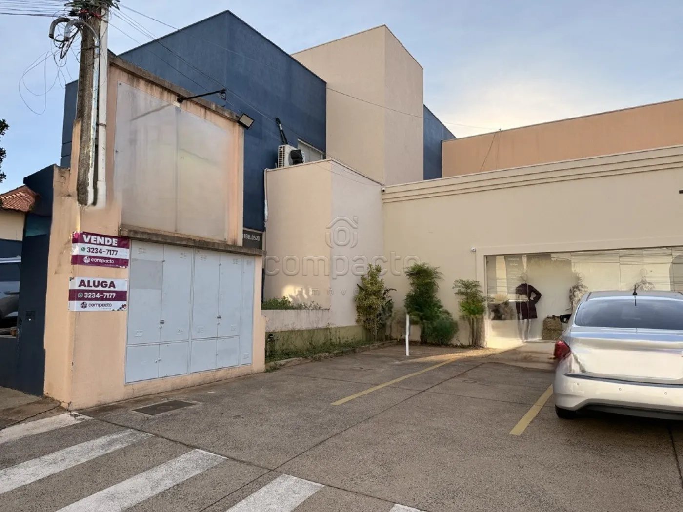 Alugar Comercial / SalaLoja Condom&iacute;nio em S&atilde;o Jos&eacute; do Rio Preto R$ 1.500,00 - Foto 1