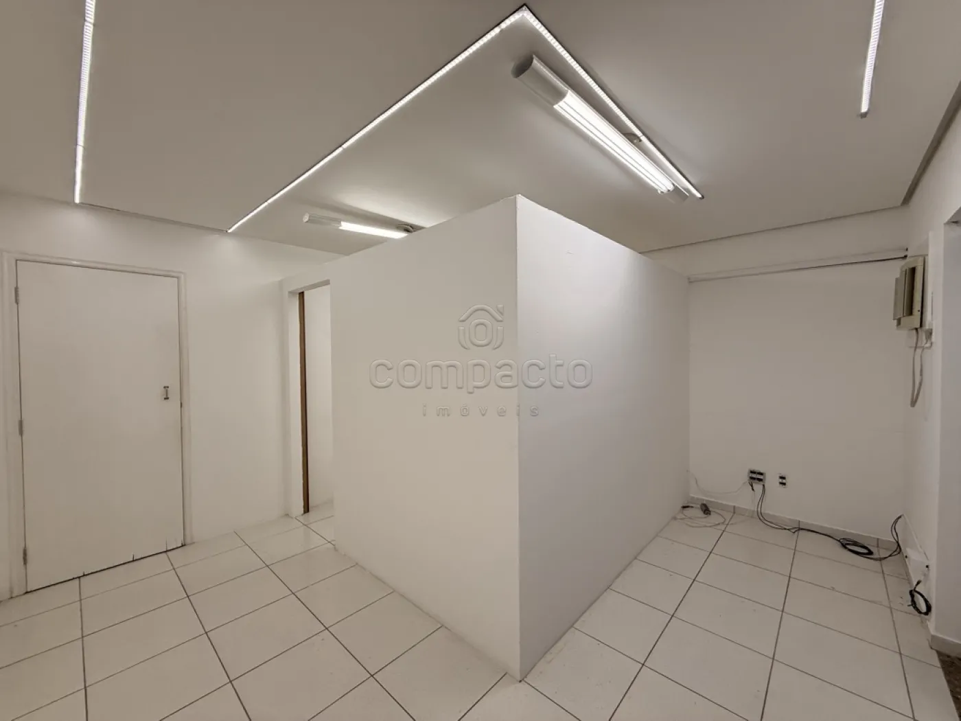 Alugar Comercial / SalaLoja Condom&iacute;nio em S&atilde;o Jos&eacute; do Rio Preto R$ 1.500,00 - Foto 16