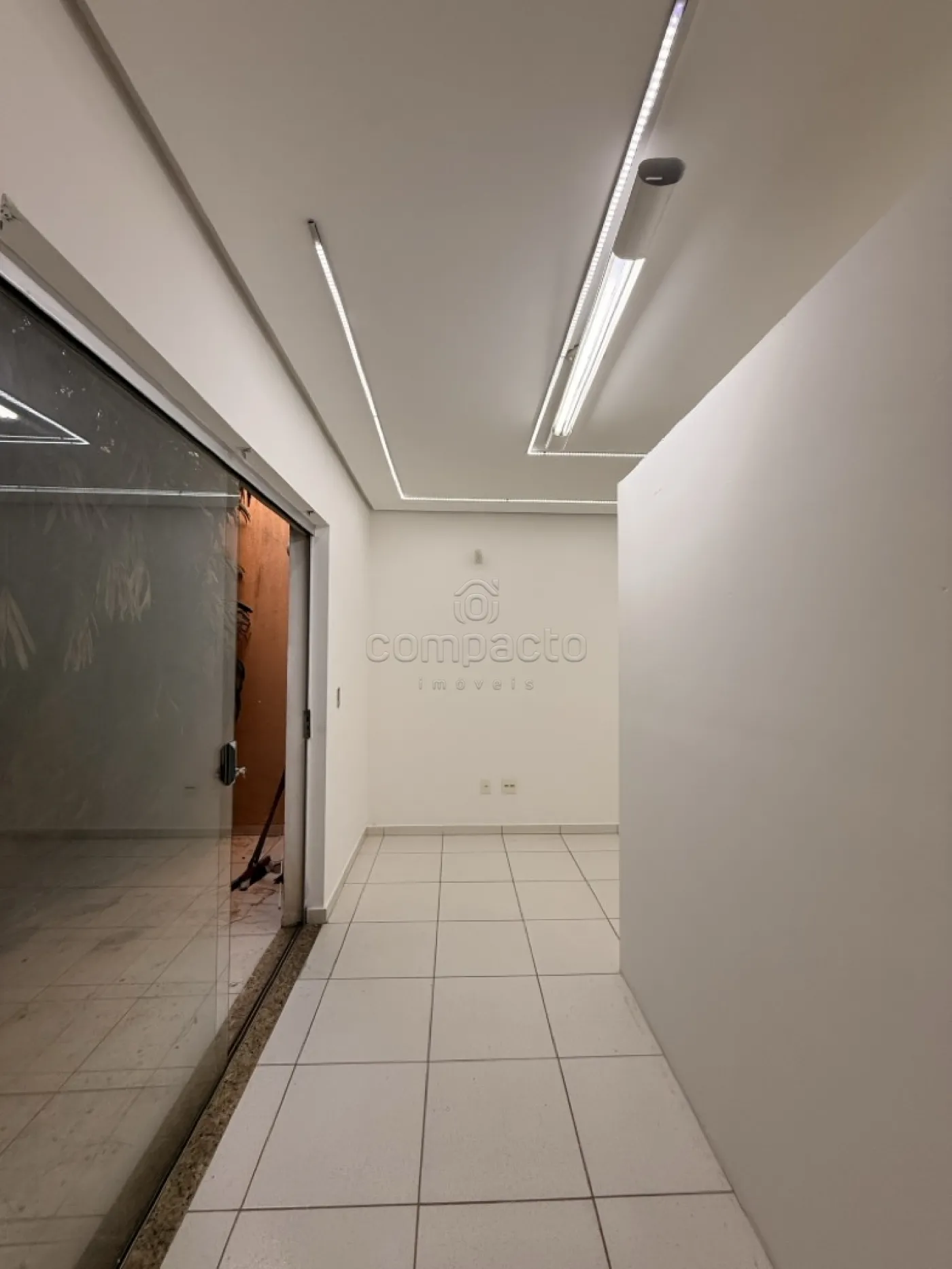 Alugar Comercial / SalaLoja Condom&iacute;nio em S&atilde;o Jos&eacute; do Rio Preto R$ 1.500,00 - Foto 17