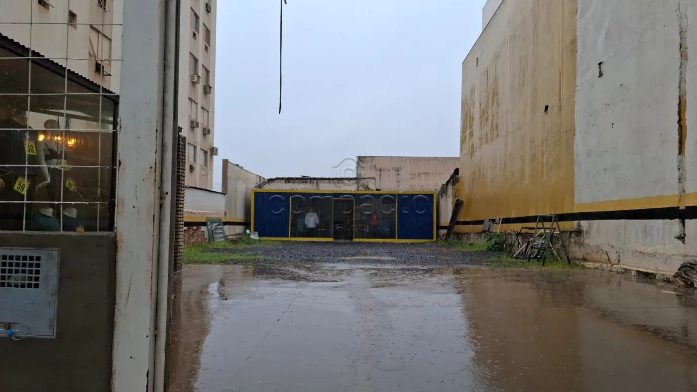 Terreno Comercial | 600 m² | Centro | Estacionamento | 2 Containers
