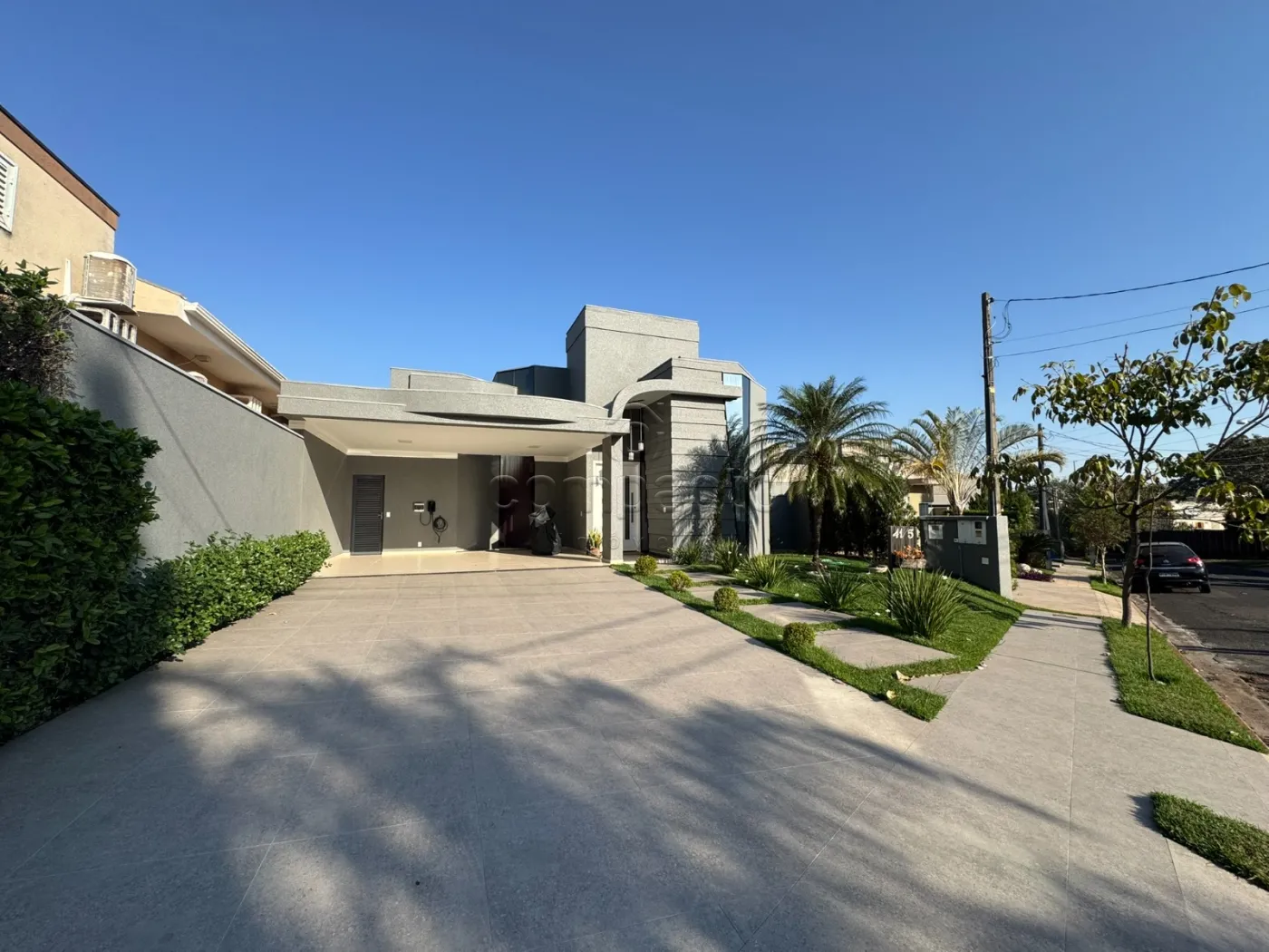 Casa 3 Suítes | 4 Vagas | Churrasqueira e Ofurô