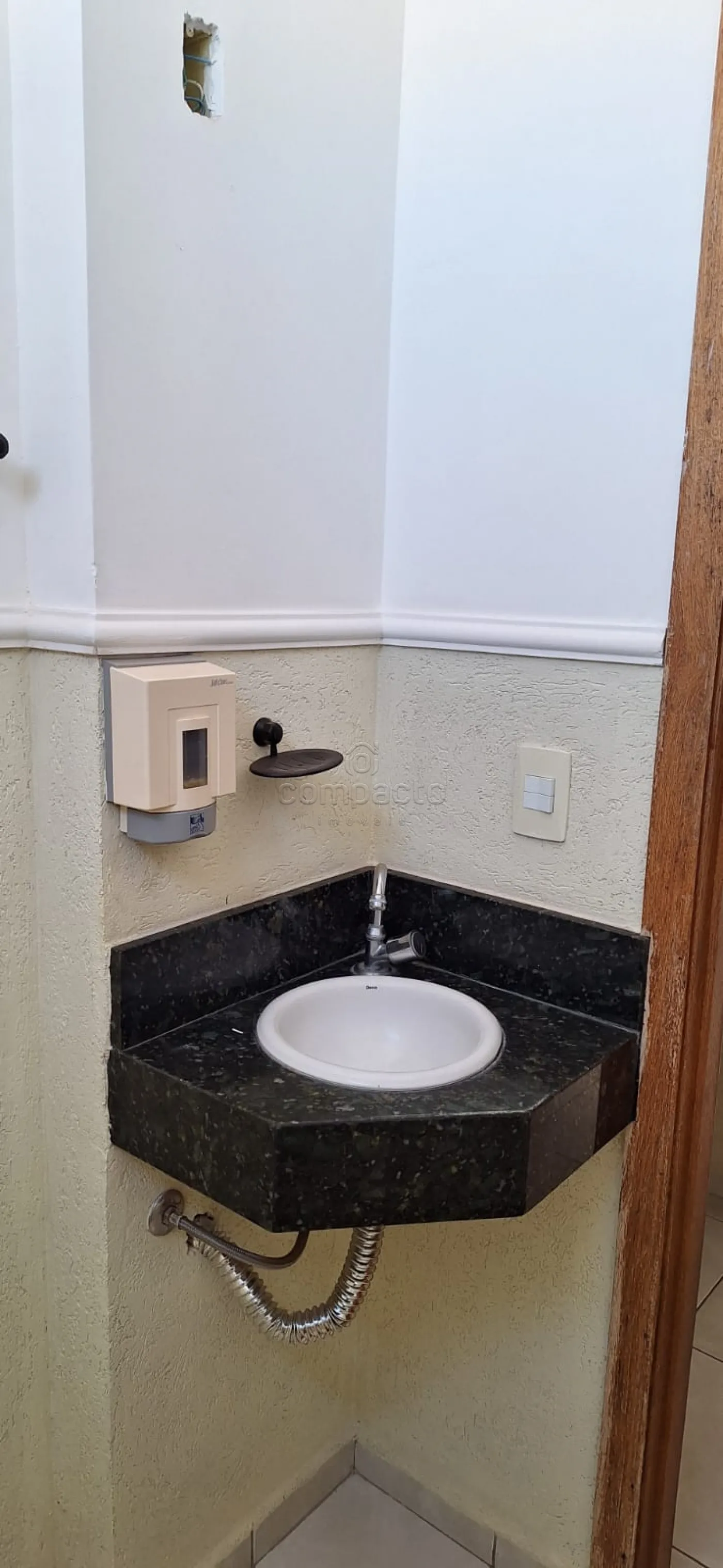 Alugar Comercial / SalaLoja Condom&iacute;nio em S&atilde;o Jos&eacute; do Rio Preto R$ 1.800,00 - Foto 9