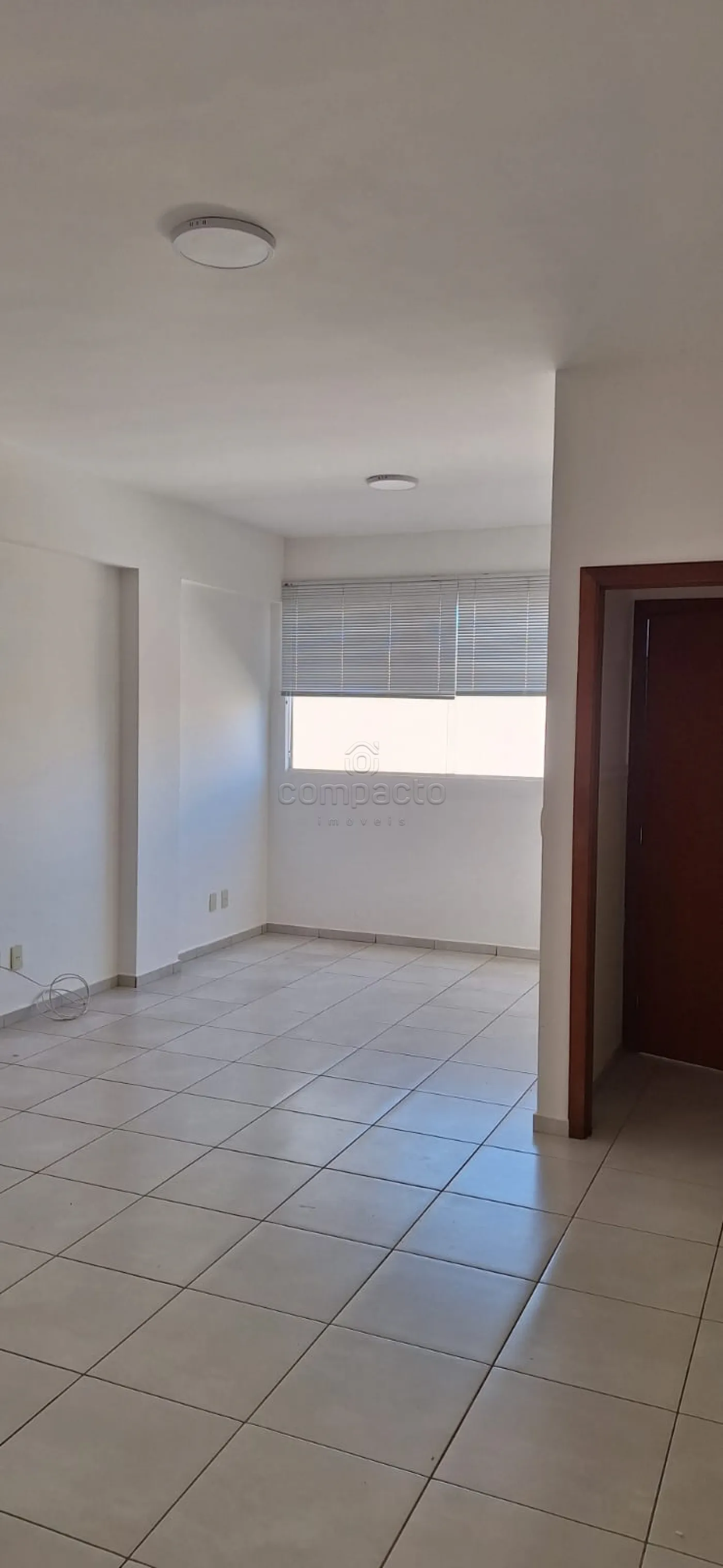 Alugar Comercial / SalaLoja Condom&iacute;nio em S&atilde;o Jos&eacute; do Rio Preto R$ 1.800,00 - Foto 2